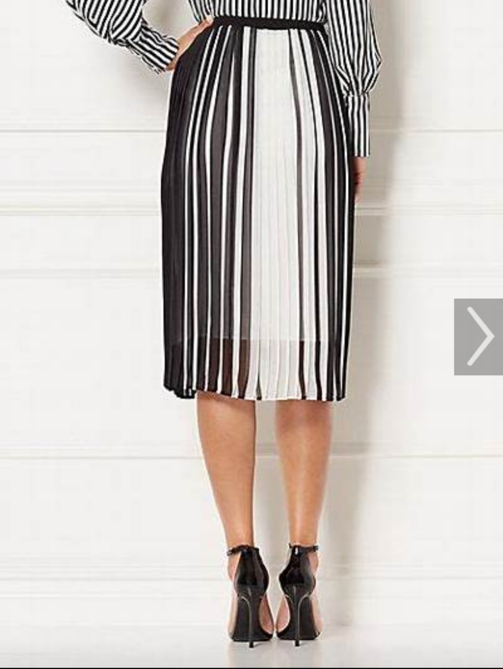 Eva Mendes Pleated Skirt - Picture 2 of 8